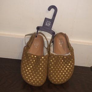 NWT! Clogs type/slip on from Gap